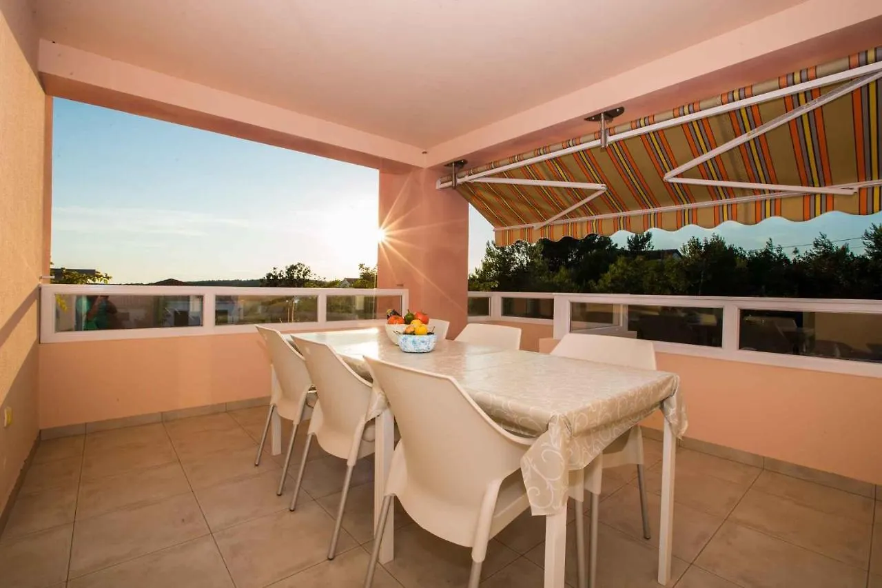 Apartments In Rab - Insel Rab 42670 Barbat na Rabu