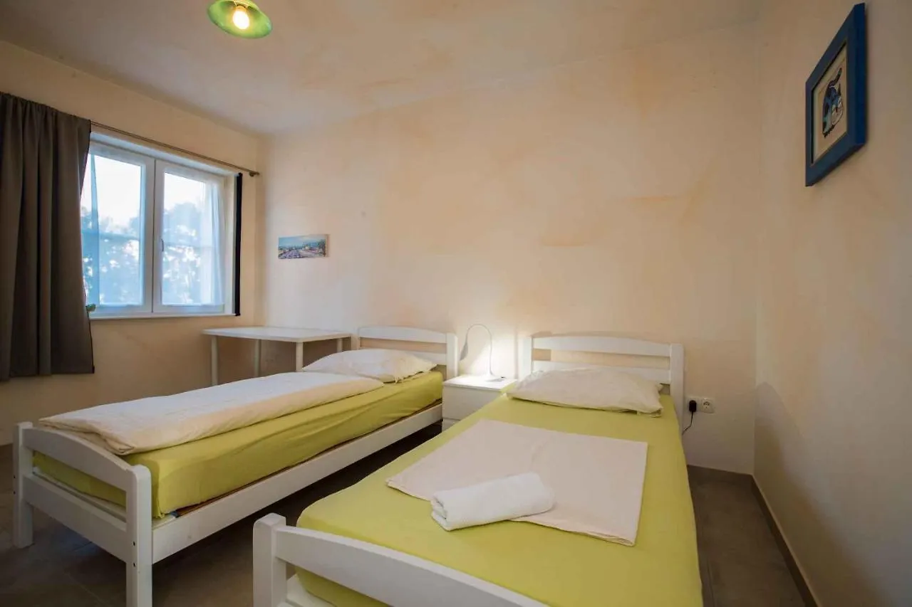 Apartments In Rab - Insel Rab 42670 Barbat na Rabu