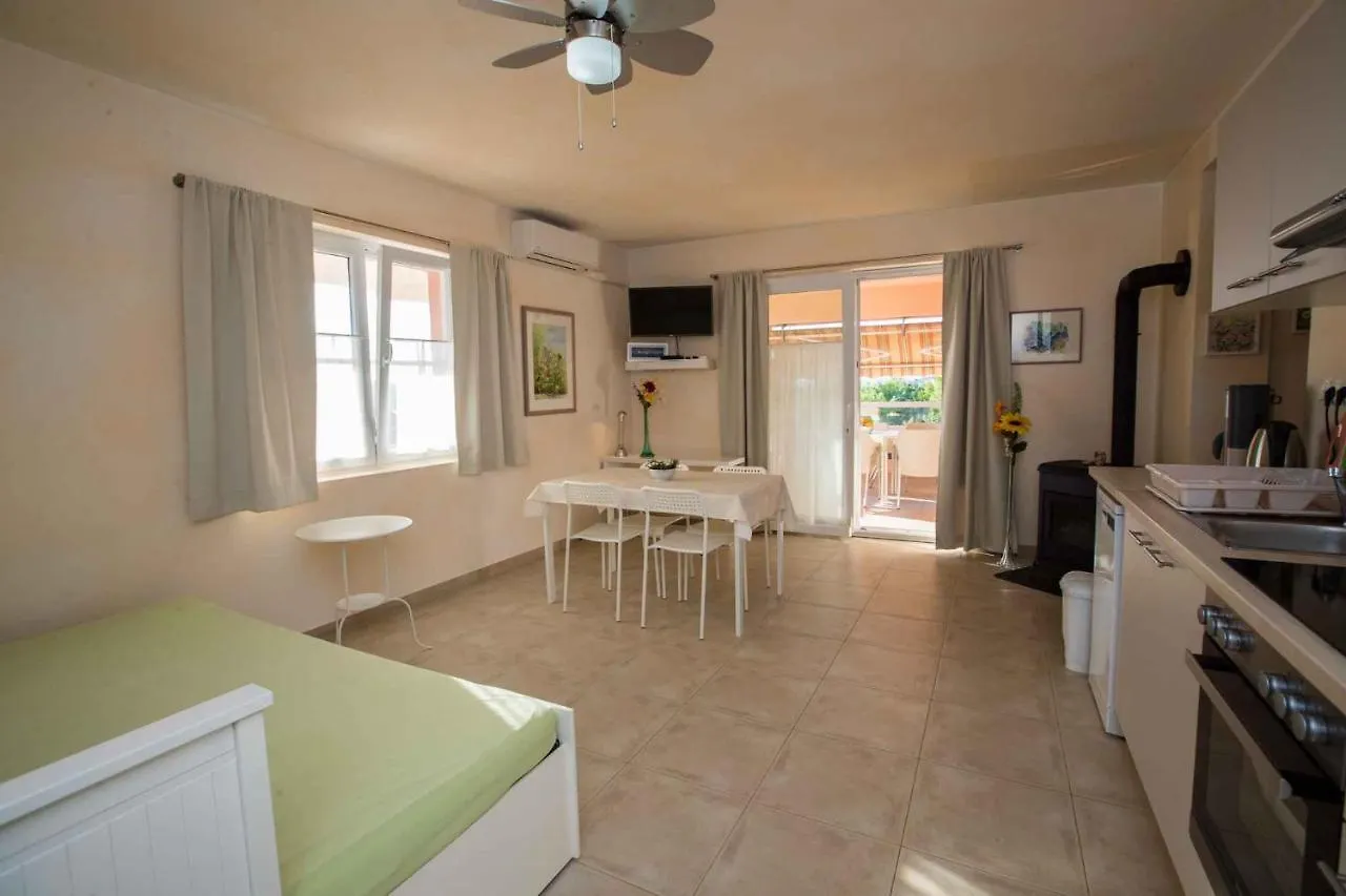 Apartments In Rab - Insel Rab 42670 Barbat na Rabu