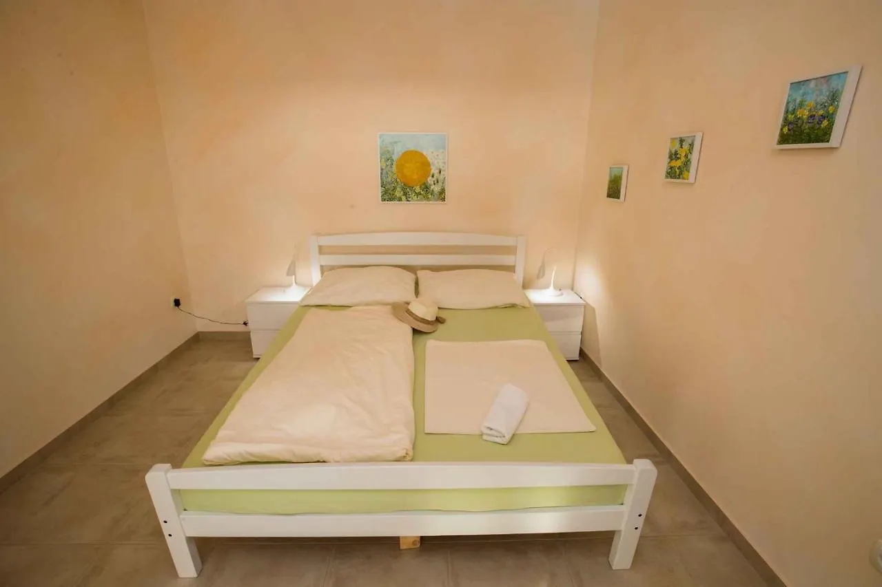 Apartments In Rab - Insel Rab 42670 Barbat na Rabu