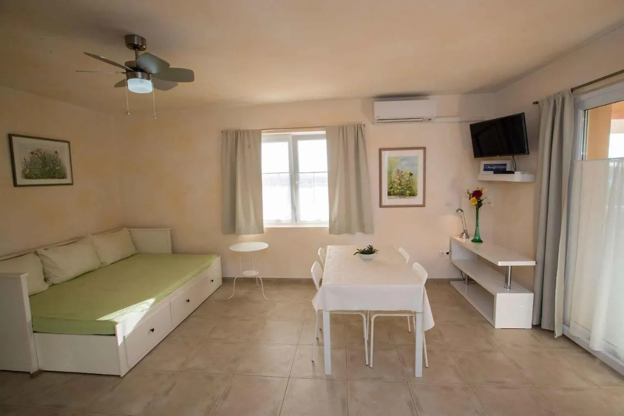 Apartments In Rab - Insel Rab 42670 Barbat na Rabu 0*,