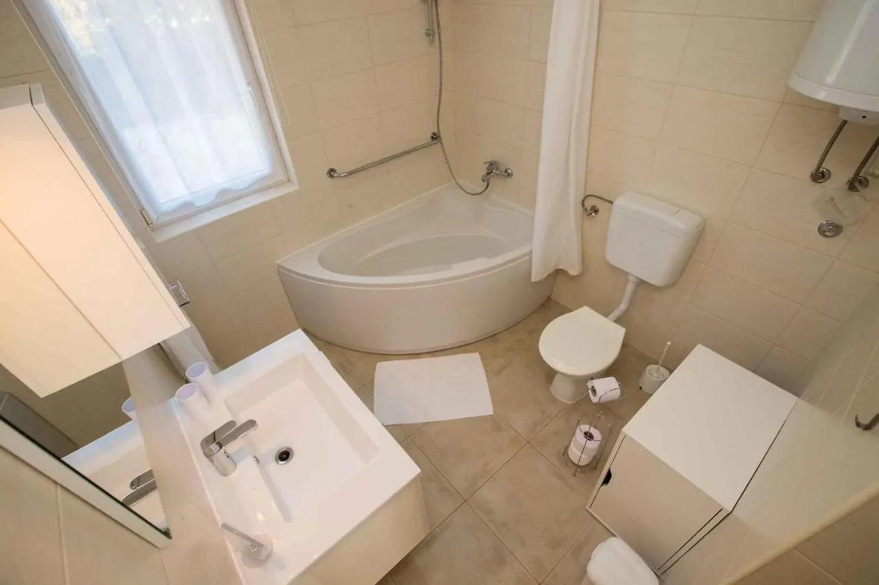 Apartments In Rab - Insel Rab 42670 Barbat na Rabu