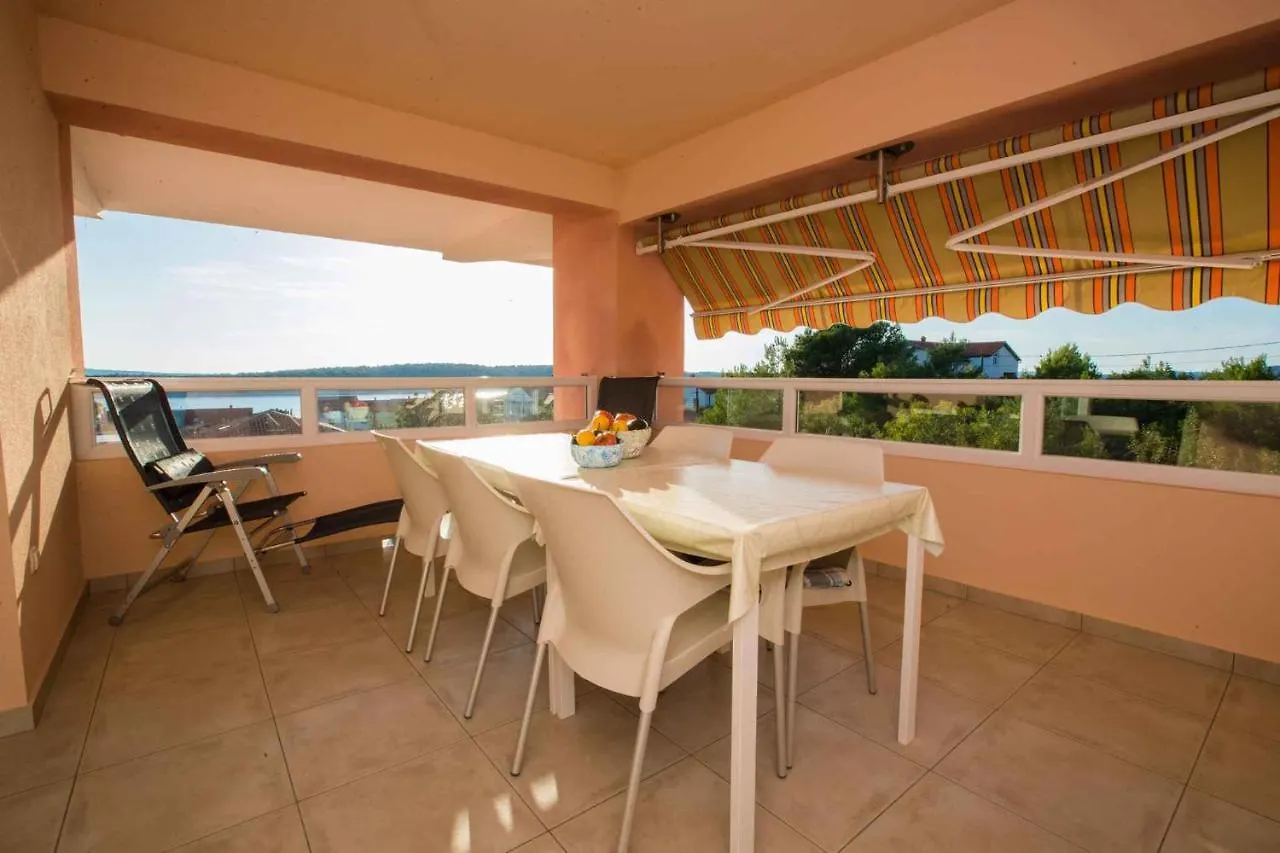 Apartments In Rab - Insel Rab 42670 Barbat na Rabu